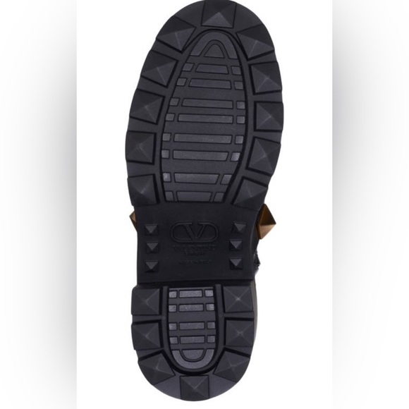 NIB $1690 Valentino Garavani Roman Stud Leather Lug Bootie in size 35! - Picture 5 of 6